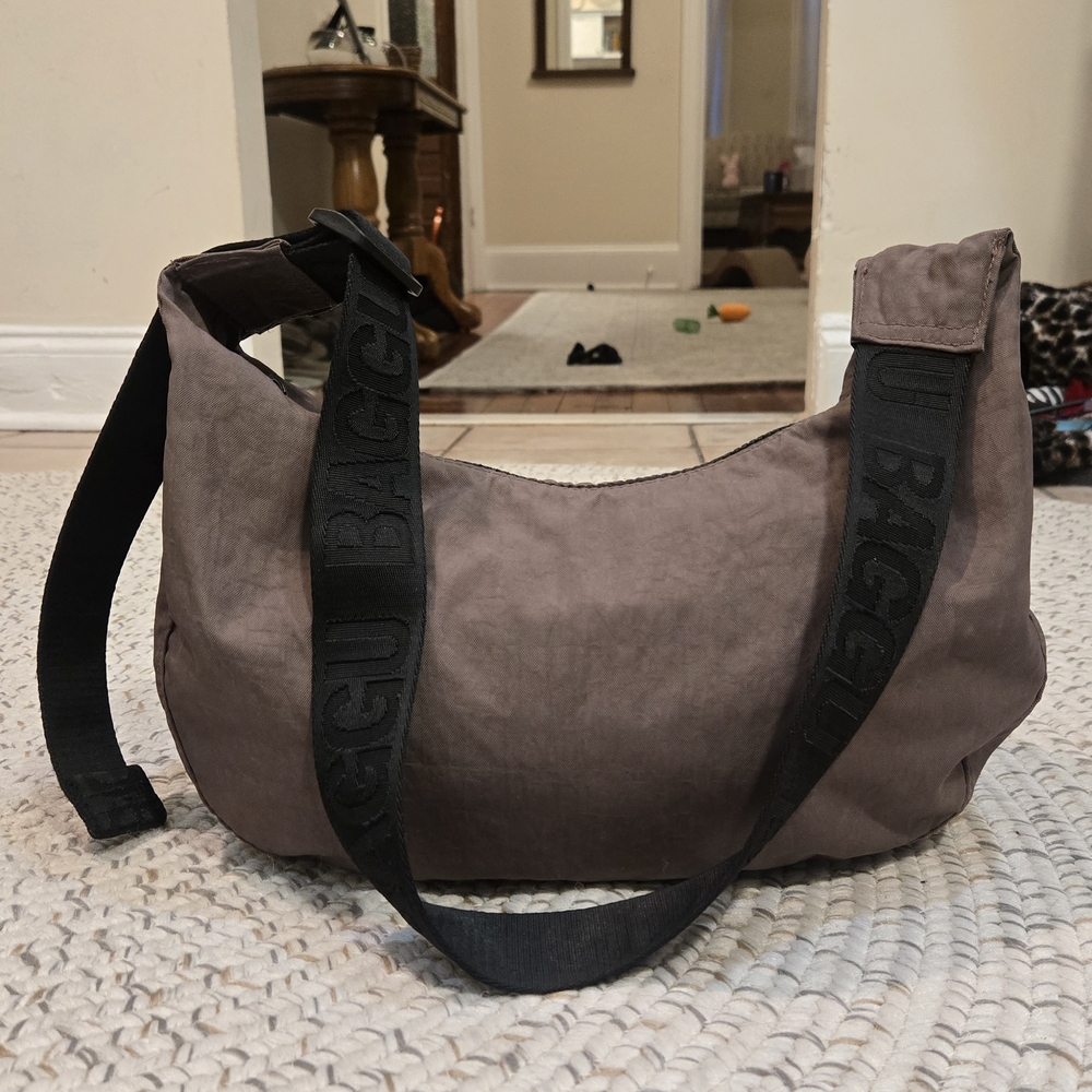 BAGGU Medium Raisin Cresent Bag